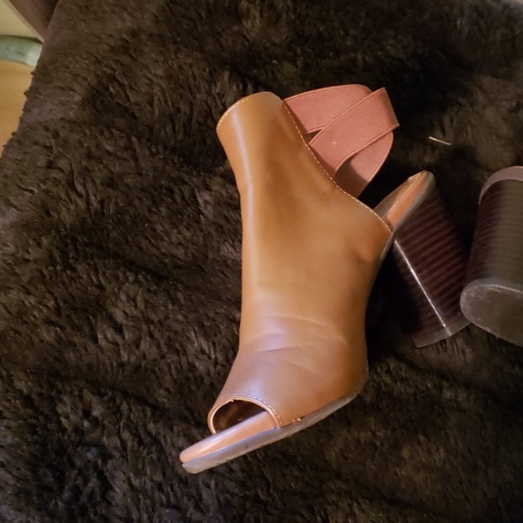 Block Heel Open Toed - Picture 2 of 4